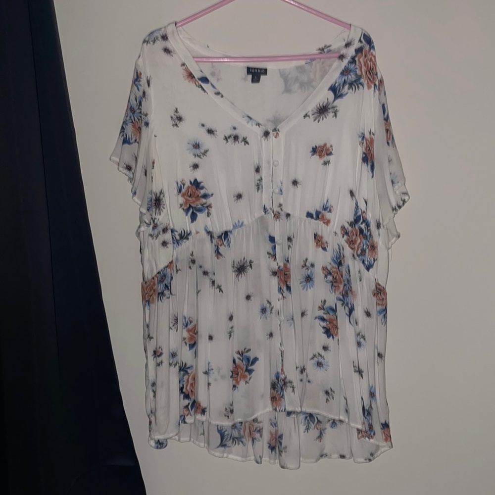 Plus Size White Floral Print Short Sleeve Babydoll Style Blouse